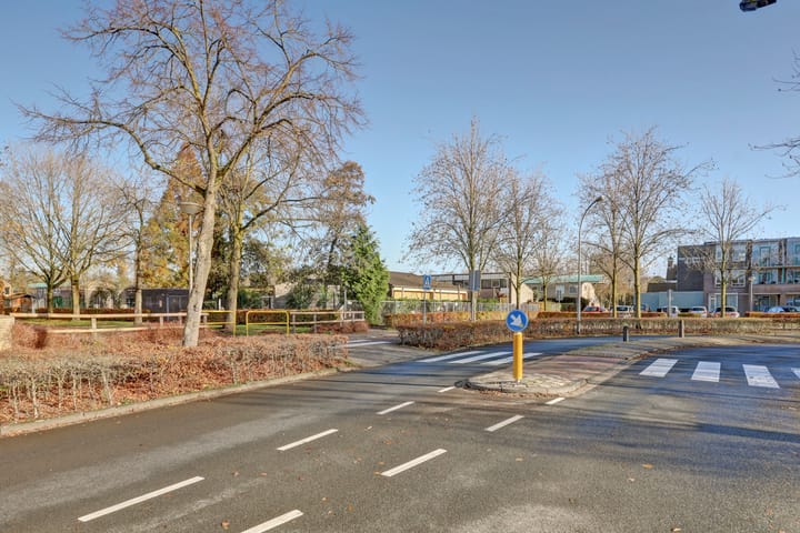 Photo 39 of Burgemeester Teijssenlaan 25