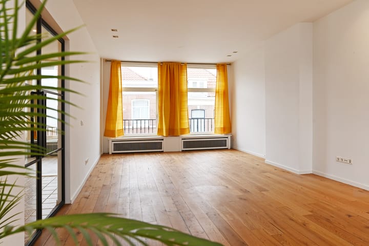 Photo 10 of Hugo de Grootstraat 9-A