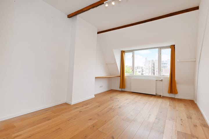 Photo 31 of Hugo de Grootstraat 9-A