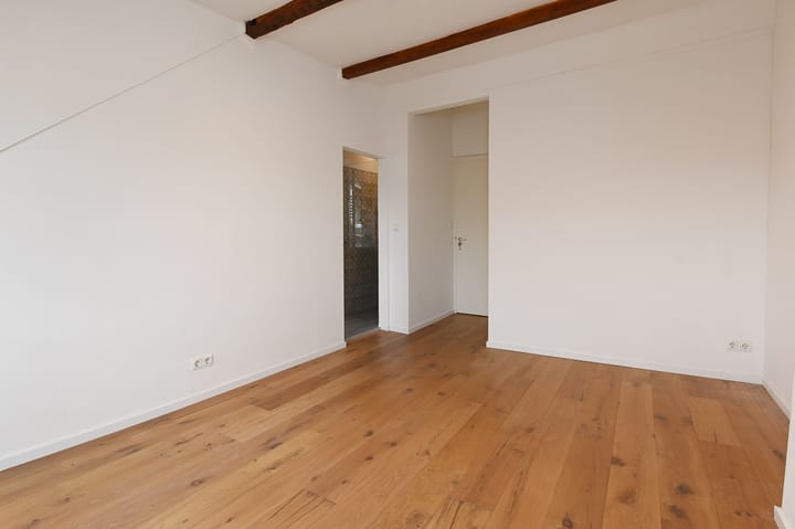 Photo 38 of Hugo de Grootstraat 9-A