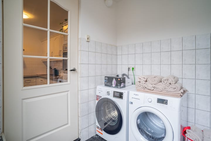 Photo 16 of Helper Oostsingel 26