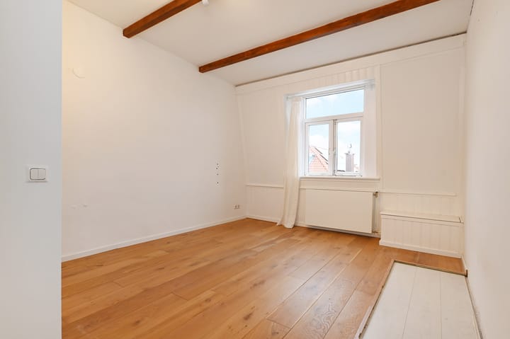 Photo 41 of Hugo de Grootstraat 9-A