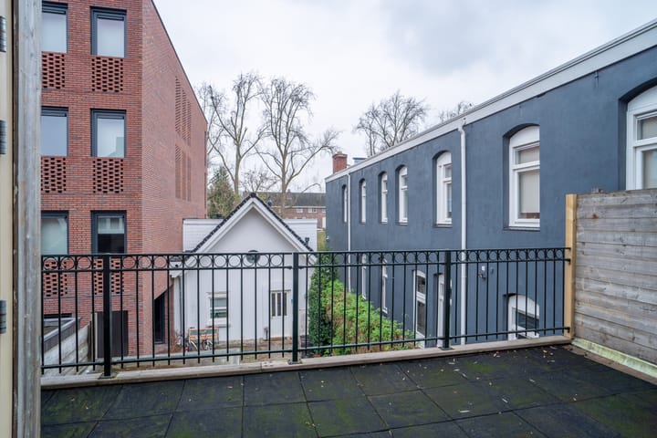 Photo 18 of Helper Oostsingel 26