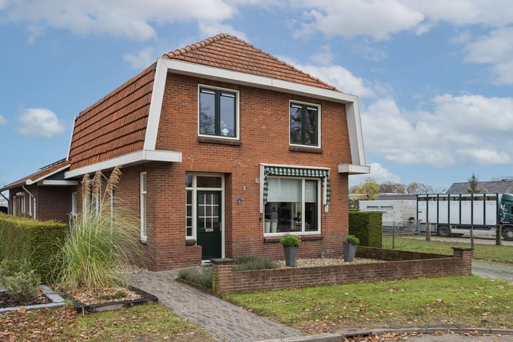 Photo 2 of Denekamperstraat 53