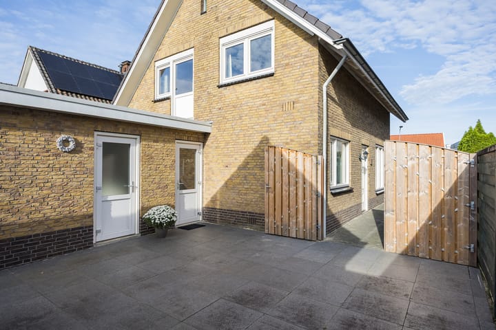 Photo 28 of De Mors 26