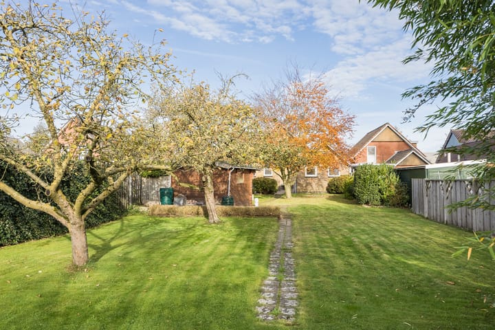 Photo 34 of De Mors 26