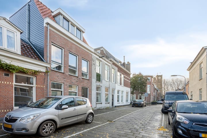 Photo 3 of Jan Nieuwenhuijzenstraat 19-B
