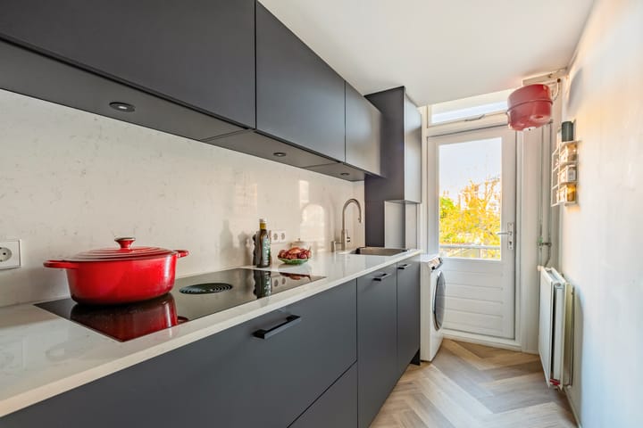 Photo 7 of Van Hallstraat 15-1