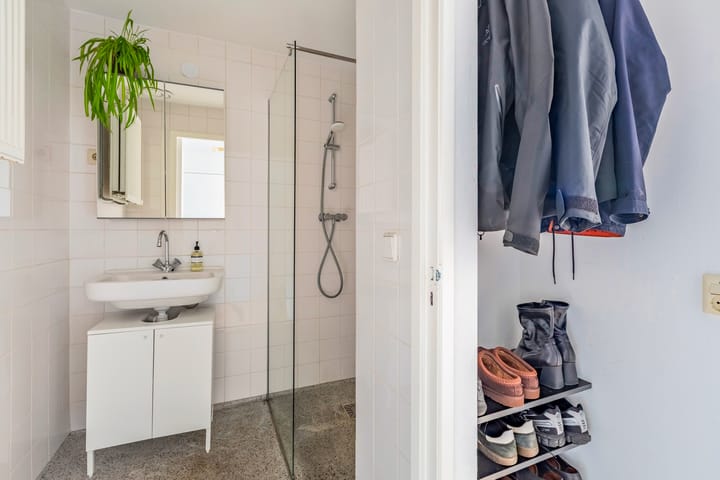 Photo 11 of Van Hallstraat 15-1