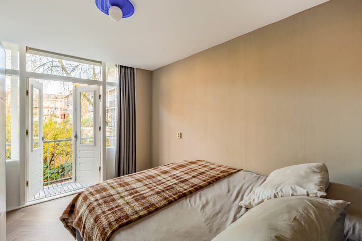 Photo 14 of Van Hallstraat 15-1