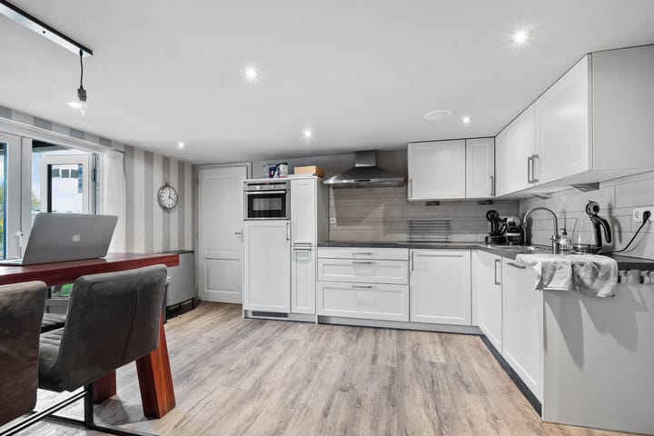 Photo 10 of Ericasestraat 77-A