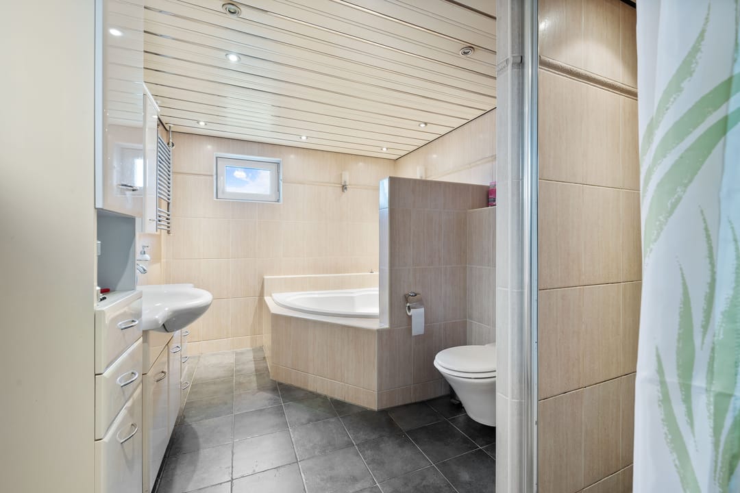 Photo 17 of Ericasestraat 77-A