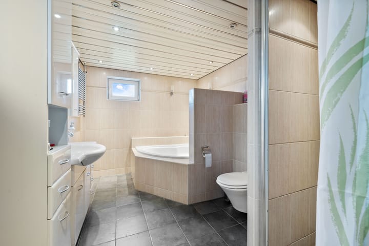 Photo 17 of Ericasestraat 77-A