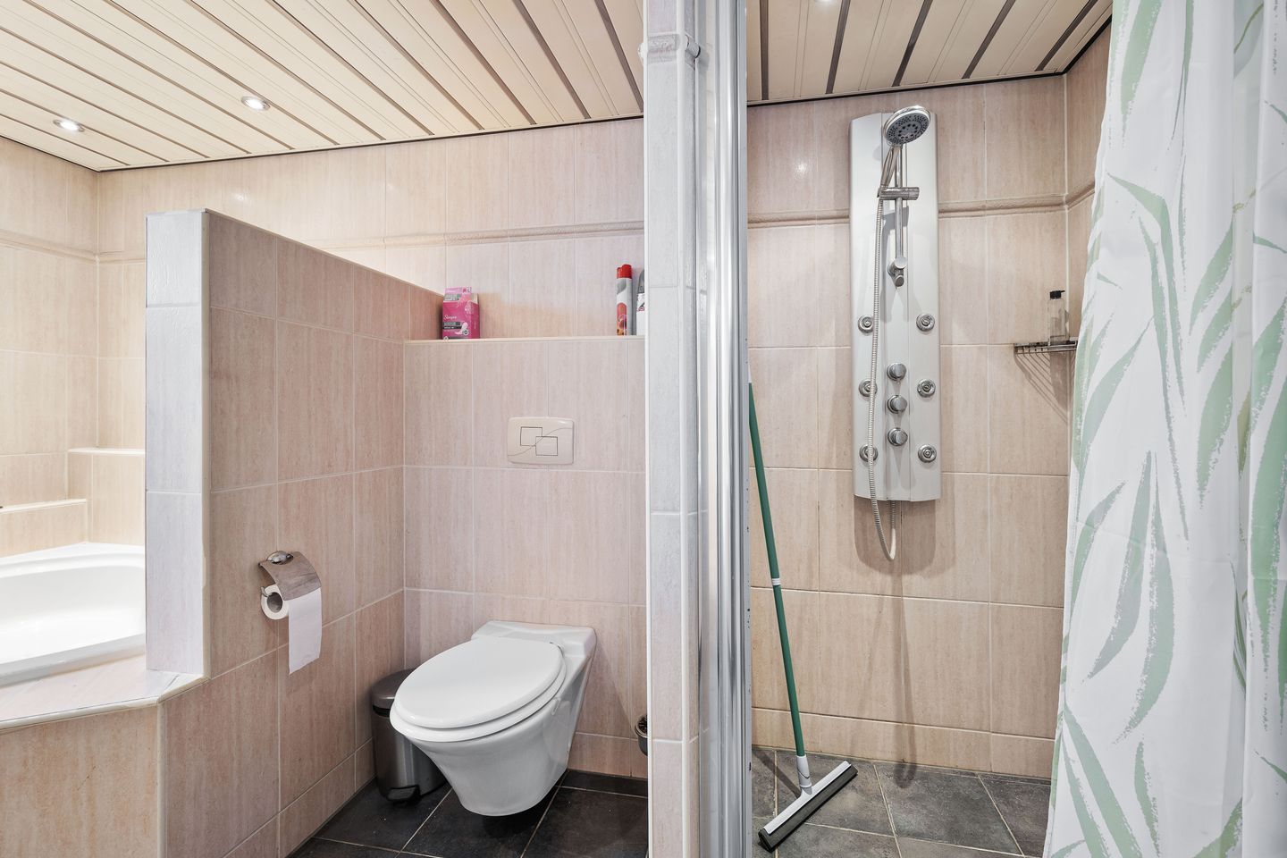 Photo 19 of Ericasestraat 77-A