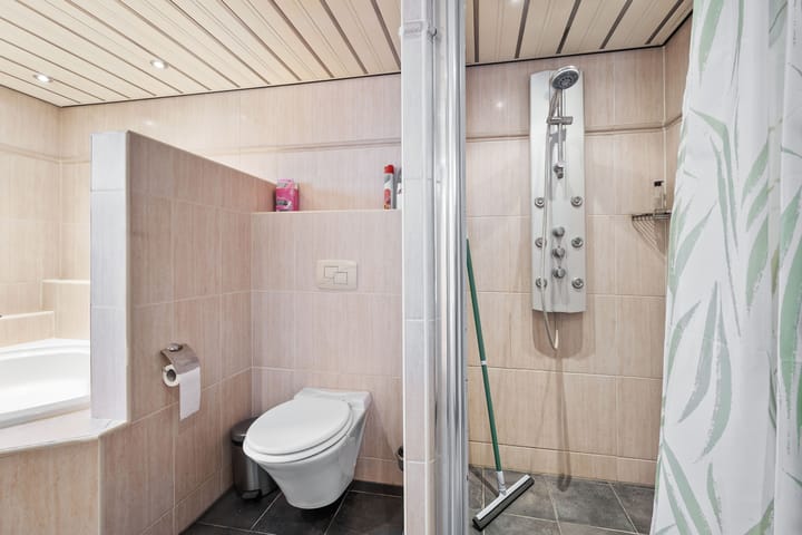 Photo 19 of Ericasestraat 77-A