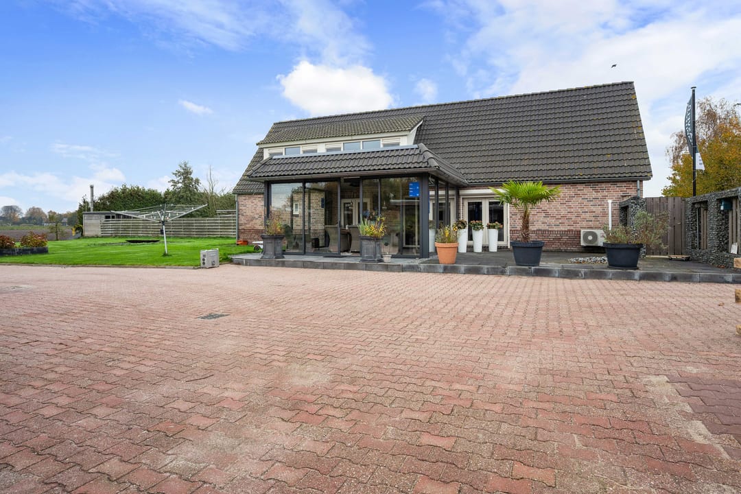 Photo 31 of Ericasestraat 77-A