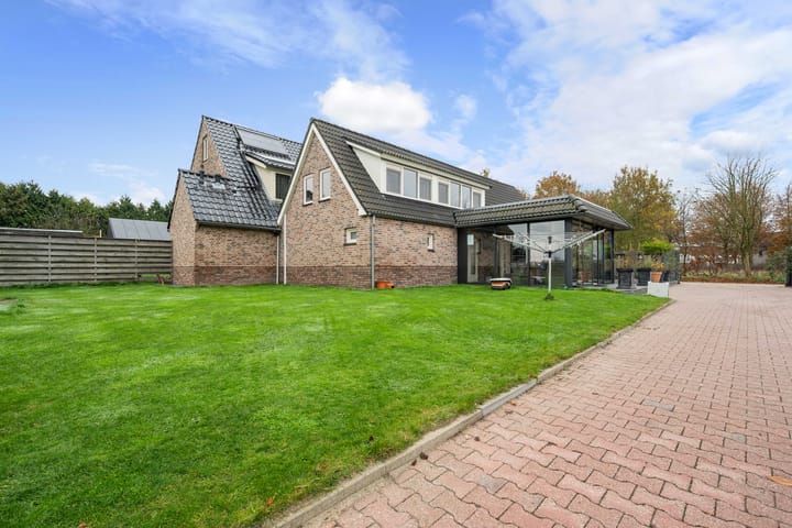 Photo 32 of Ericasestraat 77-A