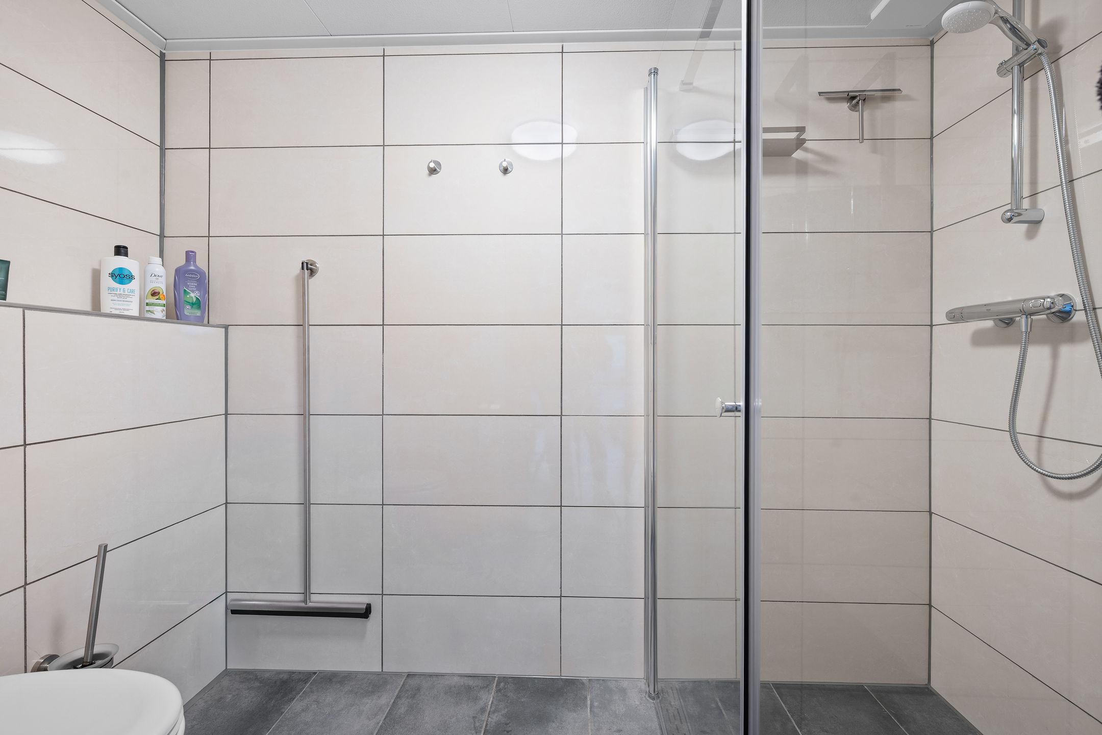 Photo 39 of Ericasestraat 77-A