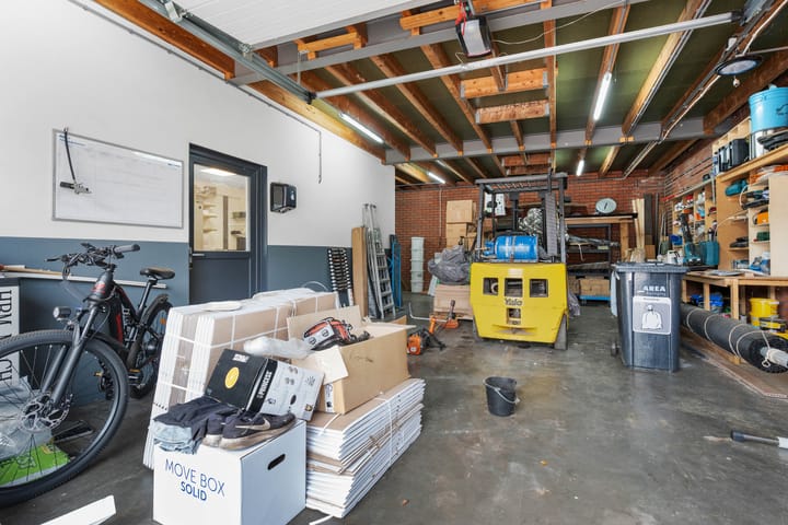 Photo 48 of Ericasestraat 77-A