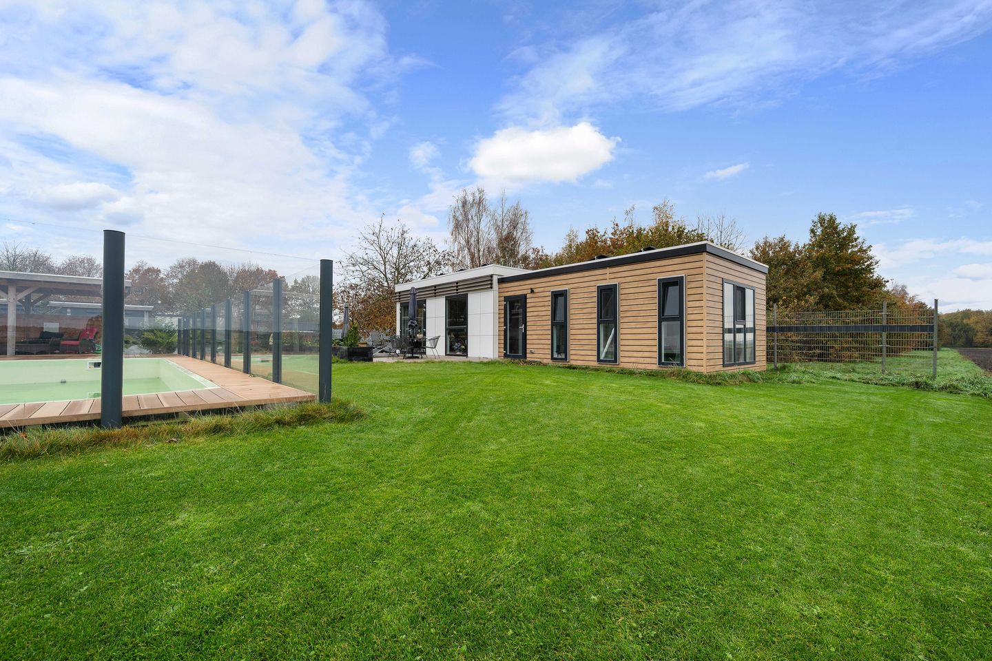 Photo 49 of Ericasestraat 77-A