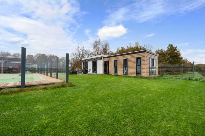 Photo 49 of Ericasestraat 77-A