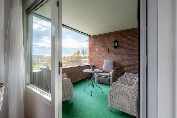 Photo 15 of Kristalwater 98