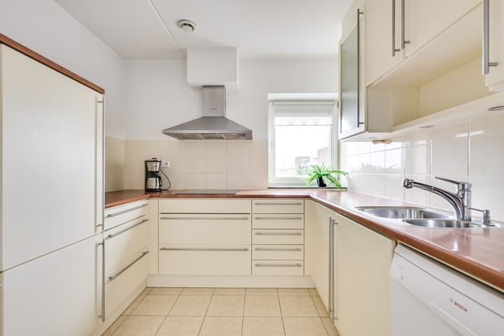 Photo 14 of Kristalwater 98