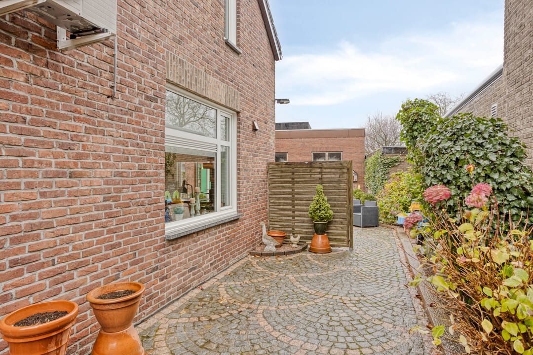 Photo 32 of Meesweg 8