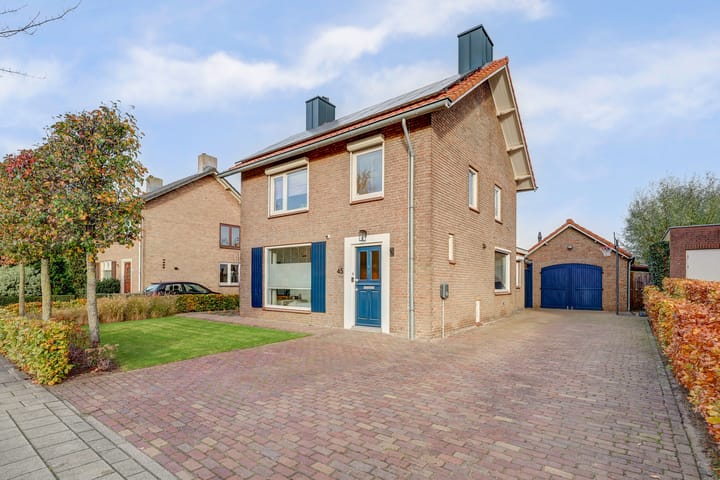 Photo 1 of Deken van Baarstraat 45