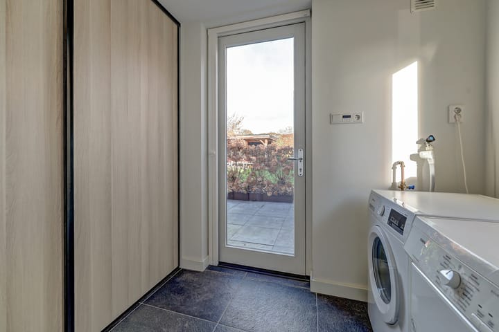 Photo 22 of Deken van Baarstraat 45