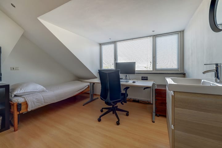 Photo 34 of Deken van Baarstraat 45