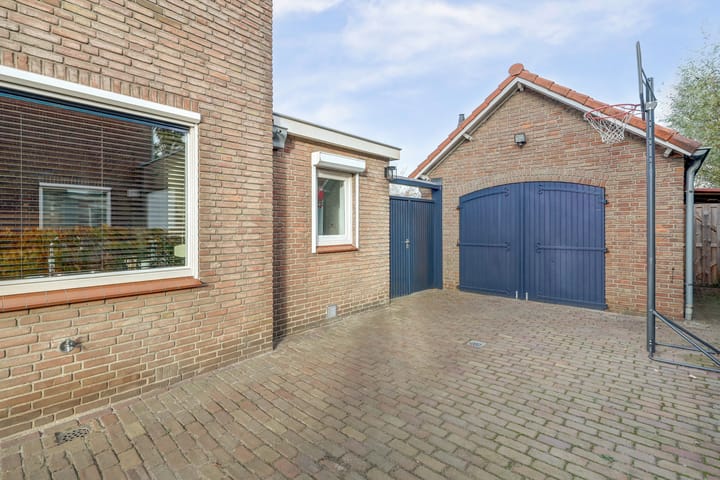 Photo 49 of Deken van Baarstraat 45