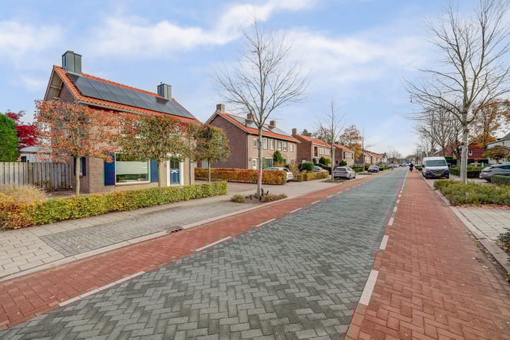 Photo 53 of Deken van Baarstraat 45