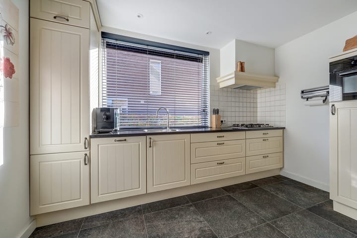 Photo 19 of Deken van Baarstraat 45