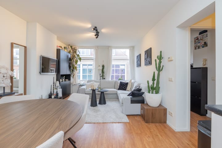 Photo 9 of Van Ostadestraat 146-3V