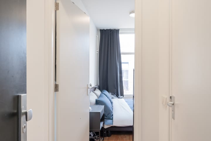 Photo 15 of Van Ostadestraat 146-3V