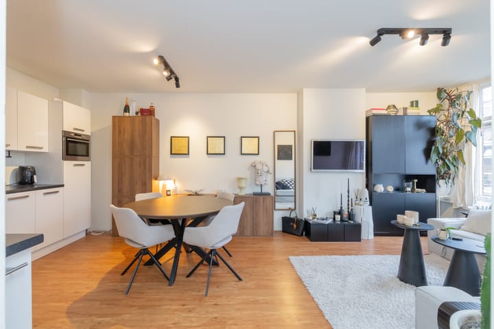 Photo 7 of Van Ostadestraat 146-3V