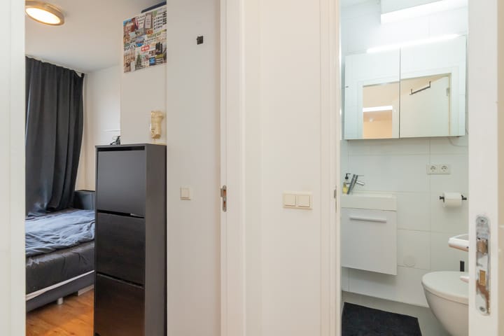 Photo 14 of Van Ostadestraat 146-3V