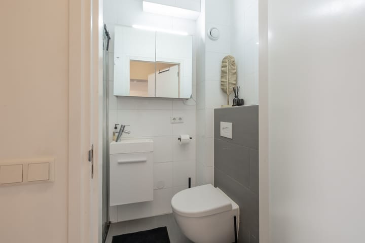 Photo 12 of Van Ostadestraat 146-3V