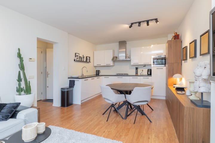 Photo 3 of Van Ostadestraat 146-3V