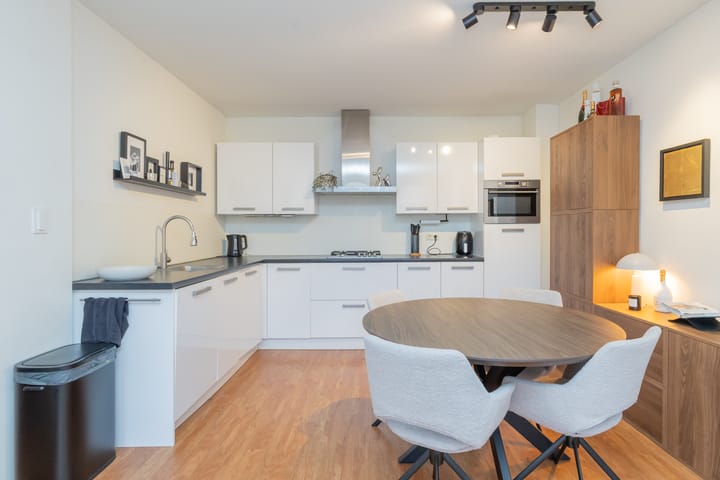 Photo 8 of Van Ostadestraat 146-3V