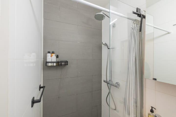 Photo 13 of Van Ostadestraat 146-3V