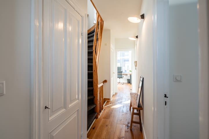 Photo 44 of Derde Helmersstraat 23-3