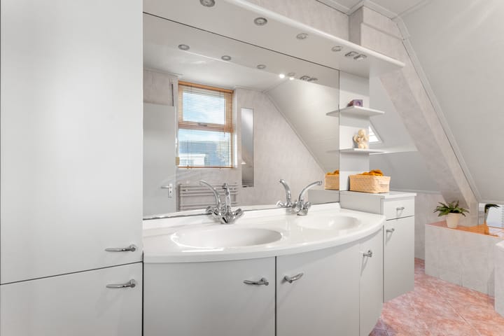 Photo 35 of Slingebeekstraat 104