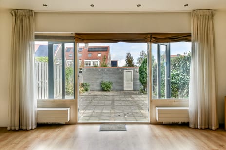 Pavane 2 secondary image