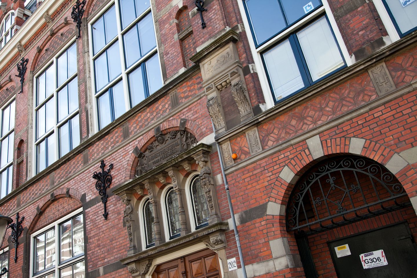 View photo 1 of Van Diemenstraat 202