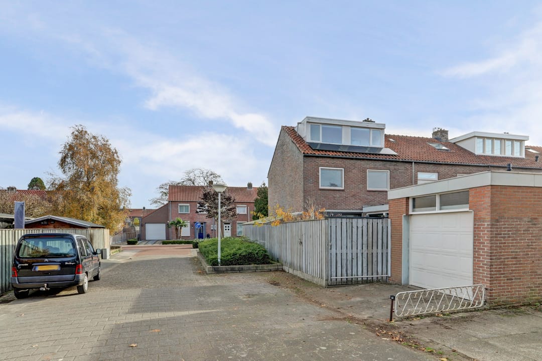 Photo 38 of Mr. T.J. Verschuurstraat 20