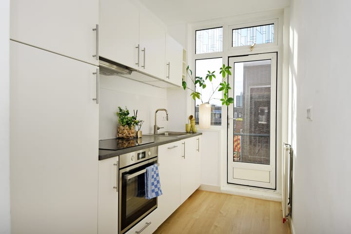 Photo 4 of Van Heutszstraat 147