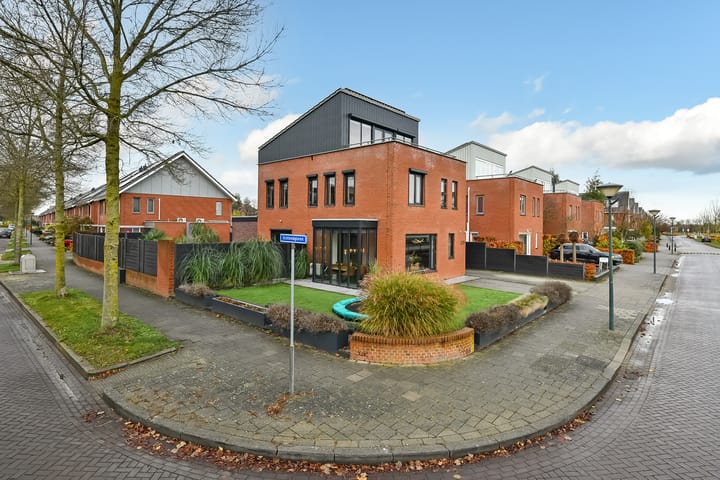 Photo 2 of Regenboog 231