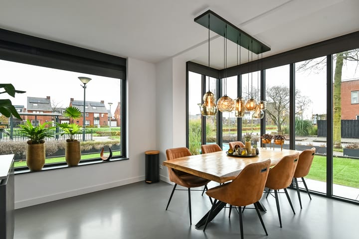 Photo 4 of Regenboog 231